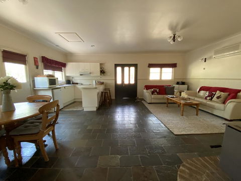 McCaffrey's Estate - QLD Tourism 1