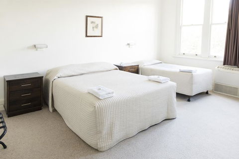 Mercantile Hotel - QLD Tourism 3