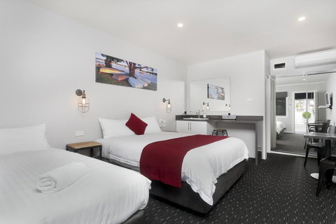 Merewether Motel - QLD Tourism 1