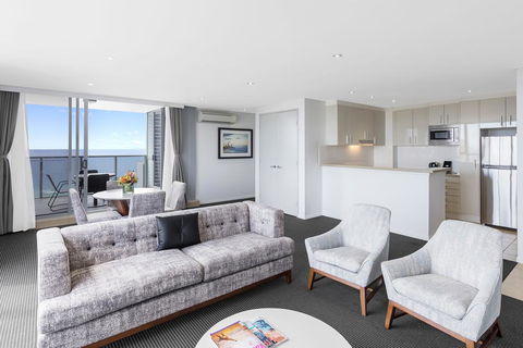 Meriton Suites Broadbeach - QLD Tourism 3