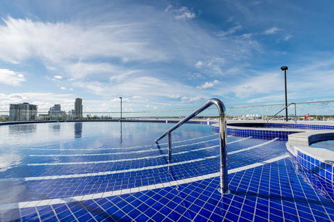 Meriton Suites Southport - QLD Tourism 2