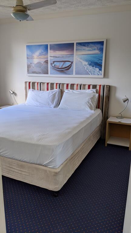 Mermaid Beach Apartment - QLD Tourism 0