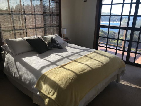 Merry Beach Ocean Front Large Home - QLD Tourism 0