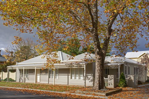 Mews Cottages - QLD Tourism 0