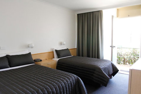 Mid City Motor Inn Queanbeyan - QLD Tourism 3
