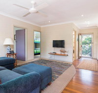 Middles - Villa Manyana 02 - QLD Tourism