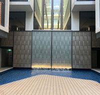 MidnightBraddon Modern Executive Apt Pool Sauna Secure Parking Wine - QLD Tourism