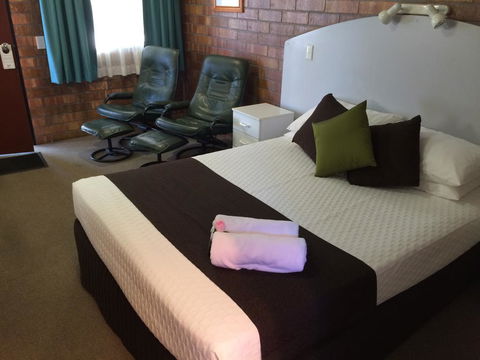 Miles Outback Motel - QLD Tourism 3
