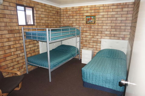 Miles Outback Motel - QLD Tourism 1