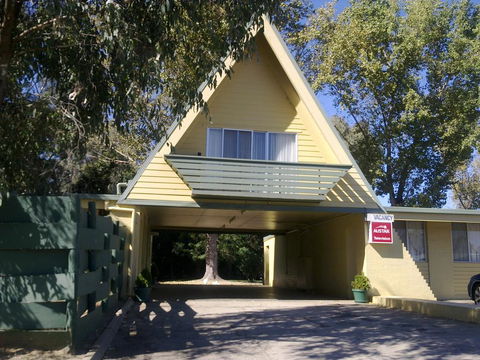 Millers Cottage Motel - QLD Tourism 0