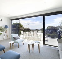 Mills Beach Retreat Luxury Family Retreat with hydrotherapy spa opposite beach walk to village - QLD Tourism