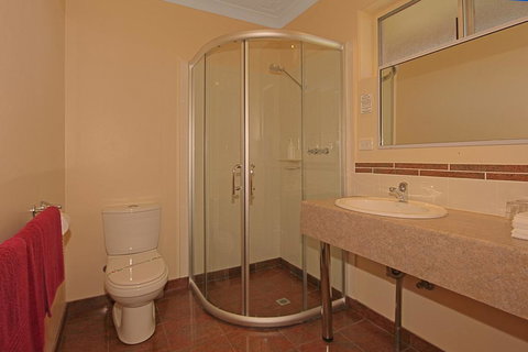 Milton Village Motel - QLD Tourism 3