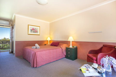 Milton Village Motel - QLD Tourism 1