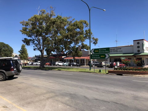 Minlaton Hotel - QLD Tourism 3