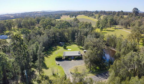 Misty Glen Cottage - QLD Tourism 1