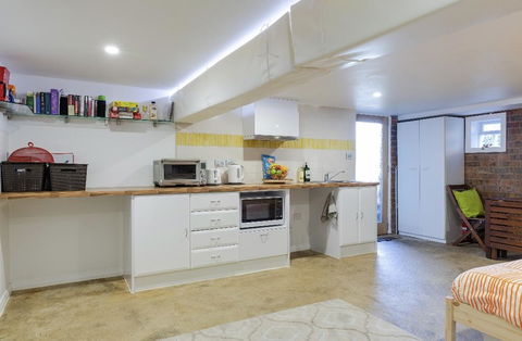 Modern & Homely Comfort - QLD Tourism 3