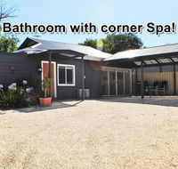 MODERN  LUXURIOUS WITH SPA BATH - QLD Tourism
