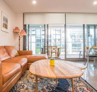 Modern 1bed1study Apt near Station  MQ Centre - QLD Tourism
