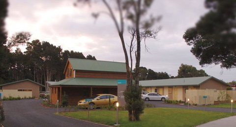 Motel Strahan - QLD Tourism 0