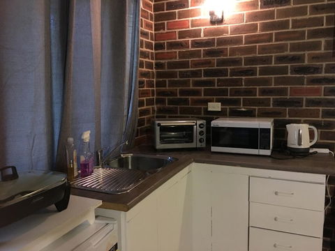 Motel Studio Room - Queensland Tourism 3