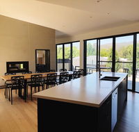 Mountain Mist Retreat - 4 Bedrooms - Queensland Tourism