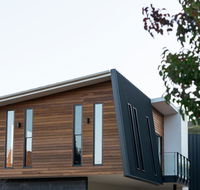 Mountain Mist Retreat - 5 Bedrooms - Queensland Tourism