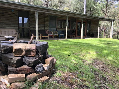 Mountain Village Cabin - Queensland Tourism 0