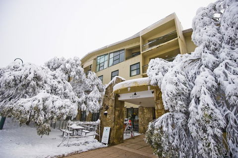 Mt Buller Chalet Hotel & Suites - QLD Tourism 0