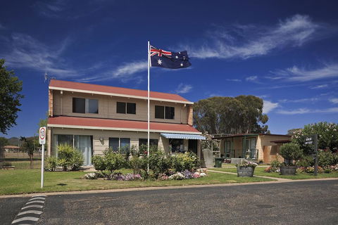 Mudgee Valley Park - QLD Tourism 0