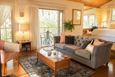 Myers Creek Cascades Luxury Cottages - QLD Tourism 2