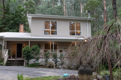 Myers Creek Cascades Luxury Cottages - QLD Tourism 1