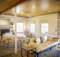 Myrtle Tree Lodge - Flowers Kangaroo Valley - QLD Tourism