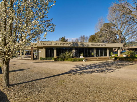 Myrtleford Motel On Alpine - QLD Tourism 0
