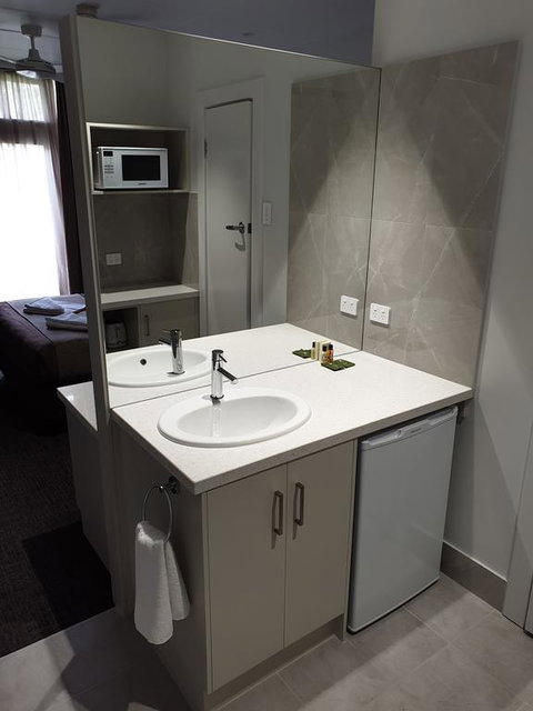 Naracoorte Hotel Motel - QLD Tourism 1