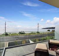 Nautilus 1 Luxury Retreat - Modern beachfront townhouse WiFi water views - Queensland Tourism