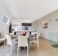 Nautilus 2 Luxury Retreat - Modern beachfront townhouse WiFi water views - Queensland Tourism