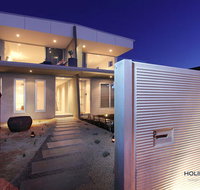 Nautilus Villa Luxury Retreat modern large double beachfront townhouse water views - Queensland Tourism