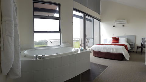 Cosy Corner Sea View Apartments - QLD Tourism 0