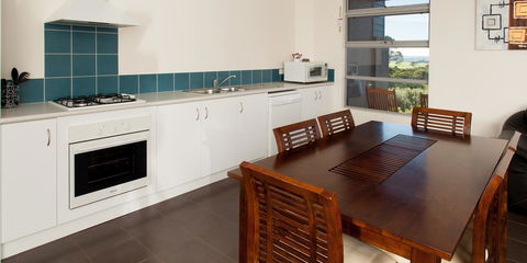 Cosy Corner Sea View Apartments - QLD Tourism 12
