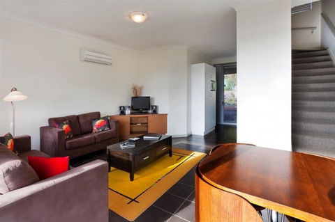 Cosy Corner Sea View Apartments - QLD Tourism 14