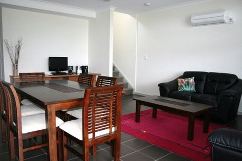 Cosy Corner Sea View Apartments - QLD Tourism 6