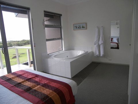 Cosy Corner Sea View Apartments - QLD Tourism 3