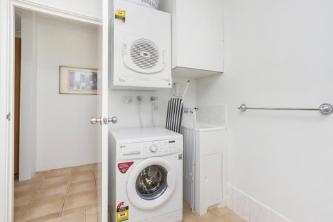 6 Executive Eastside Parking, Gym & Pool - QLD Tourism 14