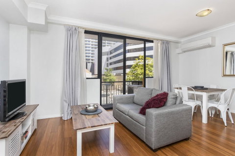 6 Executive Eastside Parking, Gym & Pool - QLD Tourism 0