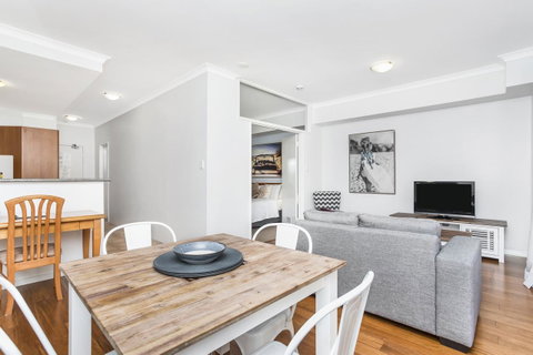 6 Executive Eastside Parking, Gym & Pool - QLD Tourism 8