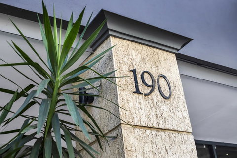 6 Executive Eastside Parking, Gym & Pool - QLD Tourism 9