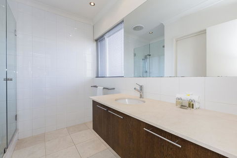 Cottesloe Beach House II - Queensland Tourism 18