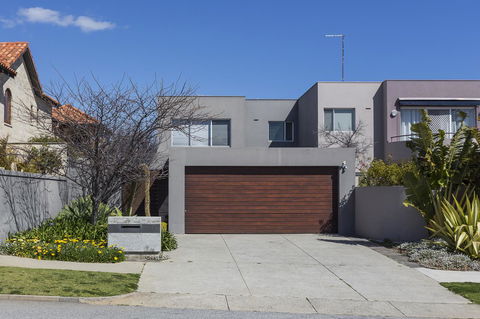 Cottesloe Beach House II - Queensland Tourism 26