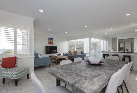Cottesloe Beach House II - Queensland Tourism 1
