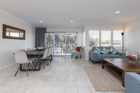 Cottesloe Beach House II - Queensland Tourism 0